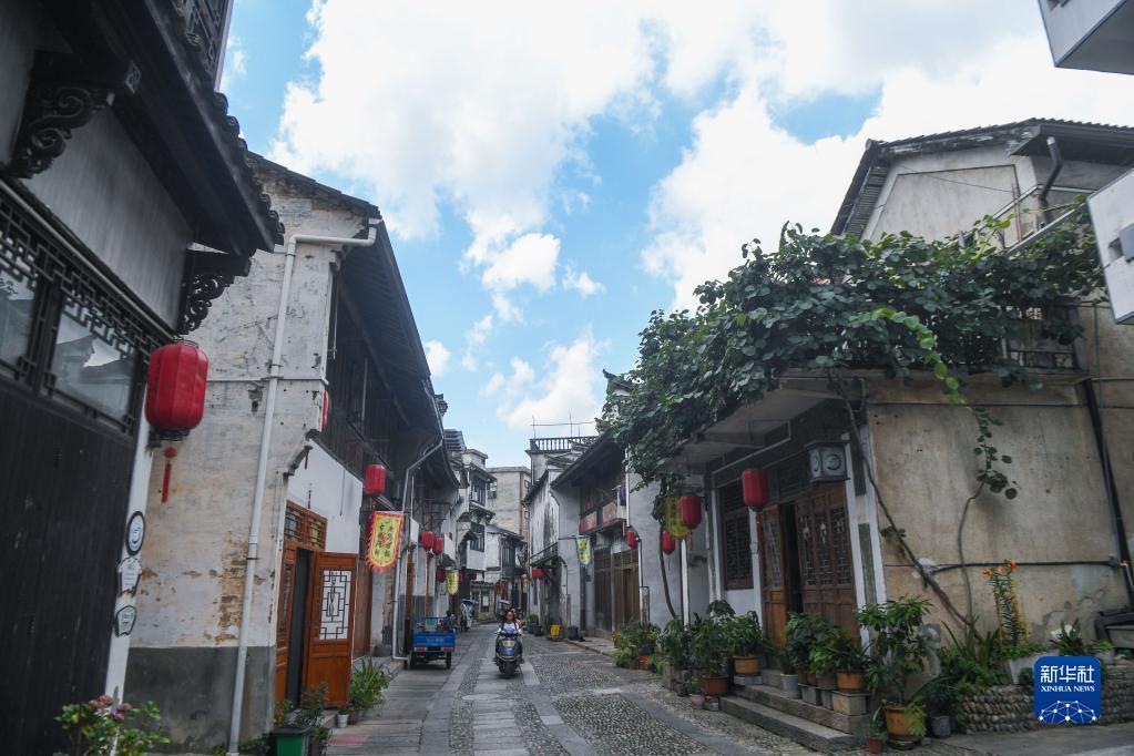 液晶电视挂壁式和落地式有什么区别？游戏画面